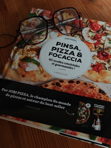 focaccia,romarin et pecorino,la cocotte,la voix du nord,pinsa pizza & focaccia 40 recettes conviviales et gourmandes job