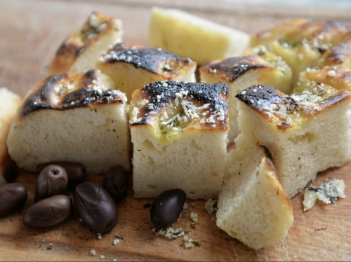 focaccia,romarin et pecorino,la cocotte,la voix du nord,pinsa pizza & focaccia 40 recettes conviviales et gourmandes job