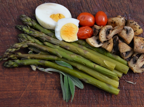 sauté d’asperges et champignons,la cocotte,la voix du nord