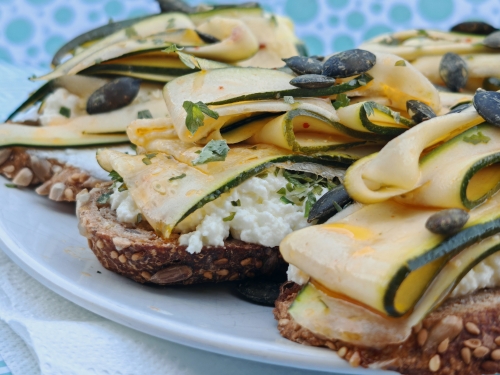 pickles de courgettes sur canapés,la cocotte,la voix du nord