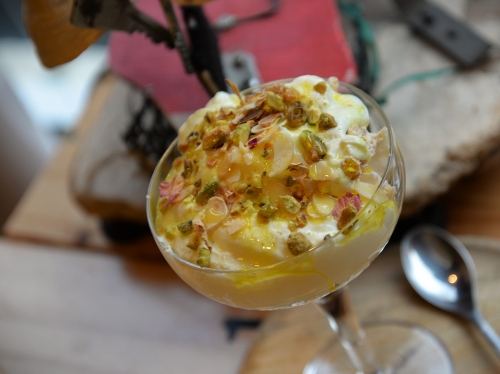 shrikhand indien d’inge hannes,cheffe du restaurant côté jardin à dunkerque
