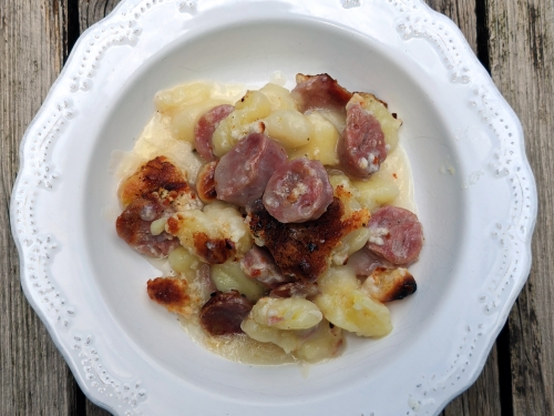 gratin de gnocchis de pommes de terre à la saucisse